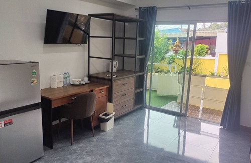 Nong Prue Hotel | Nana's Bar & Hotel