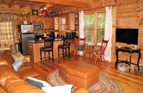 Murphy Cabina | Nana's Creekside - peaceful setting on a stream