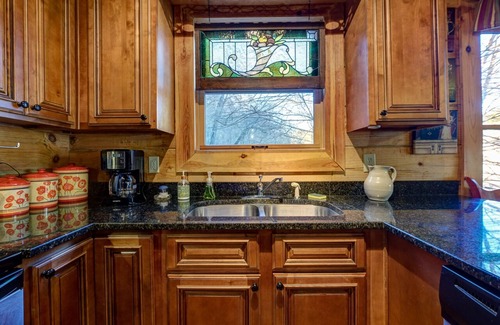 Murphy Cabina | Nana's Creekside - peaceful setting on a stream