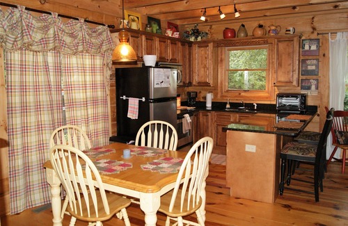 Murphy Cabina | Nana's Creekside - peaceful setting on a stream