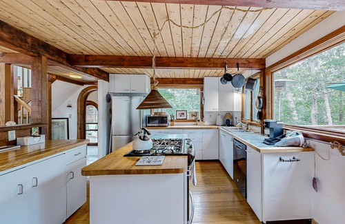 West Tisbury Casa | Nana’s Treehouse | House with spacious deck, grills, outdoor shower & W/D