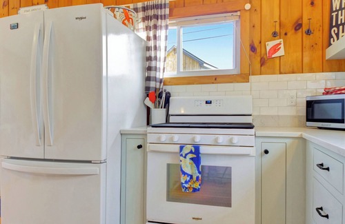 Phippsburg Cabaña | Nancy Cottage - Spacious retreat on Popham Beach with A/C!