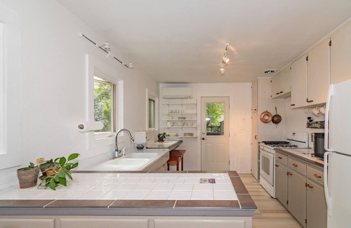 Siskiyou-Hargadine Historic District Casa | Nancy Garden Cottage -1. Bloque 5 al centro