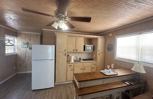 Cedar Bluff Casa | Nanny & Pa's Place - with Private Boat Ramp and Dock