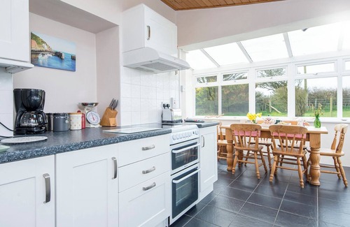 Goodwick Cabaña | Nant, Holiday Cottage Strumble Head, Sleeps 6, 3 bedrooms, bathrooms