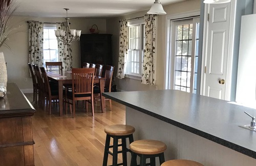West of Town Casa | ¡Tasas de caída reducidas! - Nantucket 4BR / 4BTH casa grande ideal para familias numerosas