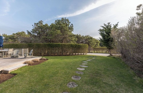 Surfside Casa | Nantucket getaway minutes to Surfside beaches