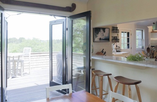 West of Town Casa | ¡Venta de Nantucket! Casa de familia con vista! Ubicación central al golf y la playa!