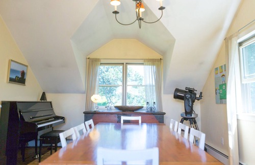 West of Town Casa | ¡Venta de Nantucket! Casa de familia con vista! Ubicación central al golf y la playa!