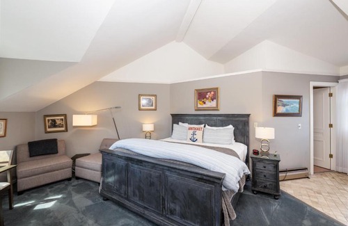 Half Moon Bay Cama Y Desayuno | Nantucket Whale Inn, Half Moon Bay