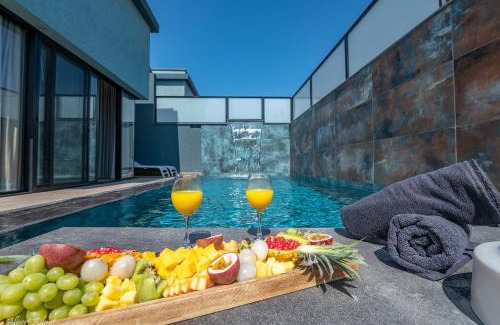 Elqosh Cabina | Naomi Boutique Suites