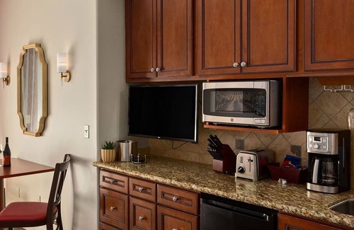 Napa Complejo | Napa 1-Bedroom suite at vineyard w/ wine tasting, pools, fitness, lots amenities