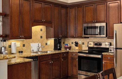 Napa Complejo | Napa 1-Bedroom suite at vineyard w/ wine tasting, pools, fitness, lots amenities