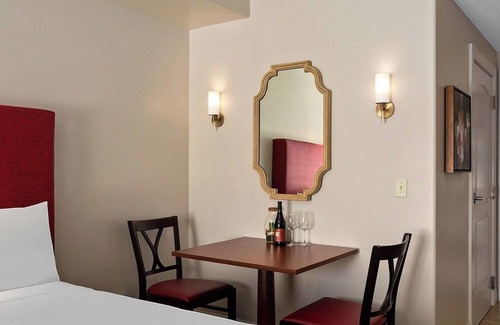 Napa Complejo | Napa 1-Bedroom suite at vineyard w/ wine tasting, pools, fitness, lots amenities