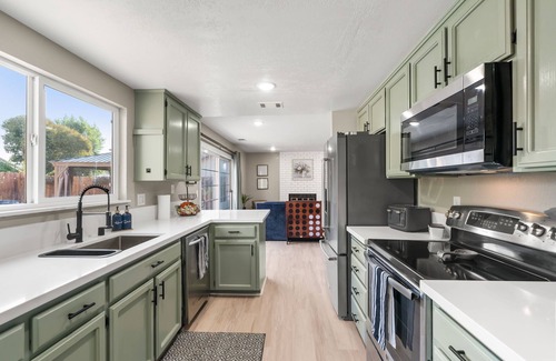 American Canyon Casa | Napa Valley home with a HOT TUB & POOL! Sleeps 12! Pets welcome!