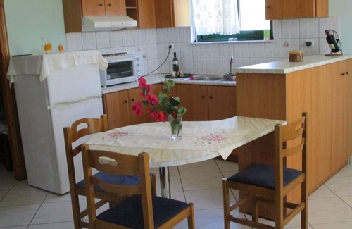 Paliki Otro | ammodares apartnent ενοικιαζομενα διαμερισματα σε ησυχο και φιλικό περιβαλλοον.