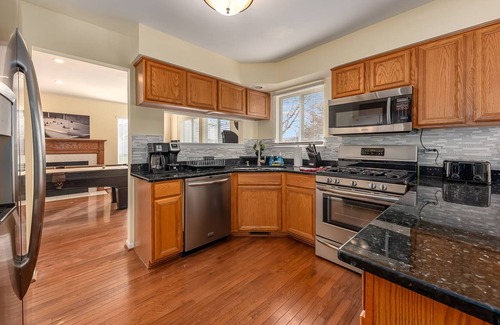 Naperville Casa | Naperville FHS Rental - Skylane Dr