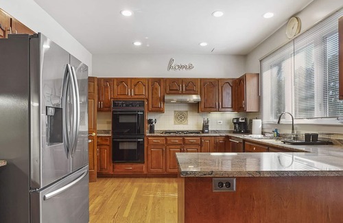 Naperville Casa | Naperville Rental - Harmony Ct