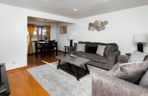 Fox Valley Casa | Naperville Rental- Knoll Dr