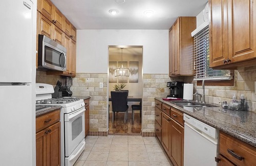 Fox Valley Casa | Naperville Rental - Woodview Ln