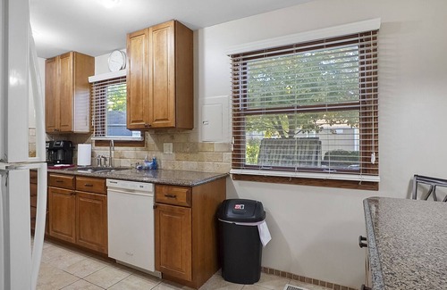 Fox Valley Casa | Naperville Rental - Woodview Ln