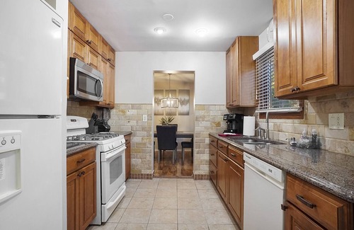 Fox Valley Casa | Naperville Rental - Woodview Ln