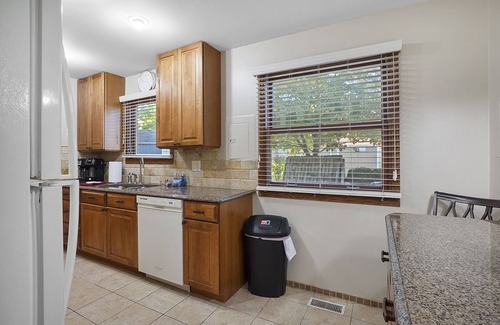 Fox Valley Casa | Naperville Rental - Woodview Ln