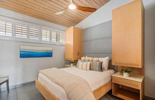 Napili Casa | Napili Shores H262 · NS H262 BeachFront Condo Ocean Views Pool H