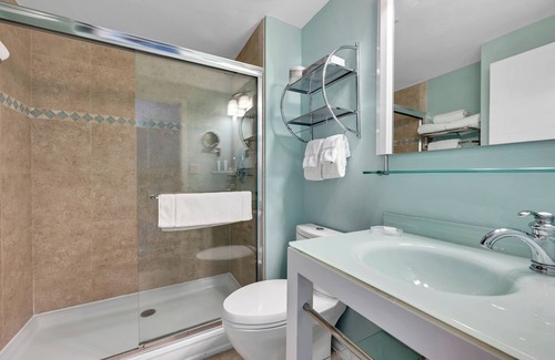 Redevelopment Area Complejo | Naples Bay Retreat: 4 Comfortable Units with Bay View! Outdoor Pool & Hot Tub!