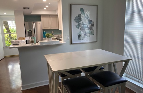 Central Naples Condominio | Naples Charming Condo close to the Beach & Downtown