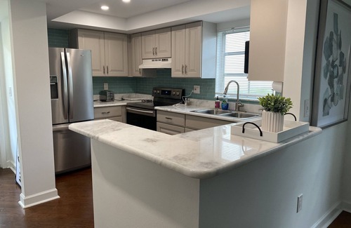 Central Naples Condominio | Naples Charming Condo close to the Beach & Downtown