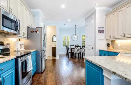 Palm River Estates Casa | Naples Dream Heated Pool, Hot Tub, Bikes close to beach!