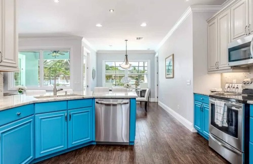 Palm River Estates Casa | Naples Dream Heated Pool, Hot Tub, Bikes close to beach!