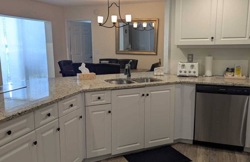 Naples Park Condominio | Beachwalk- the Heart Of Naples! Vanderbilt Beach! Perfect Sunny Getaway Spot!
