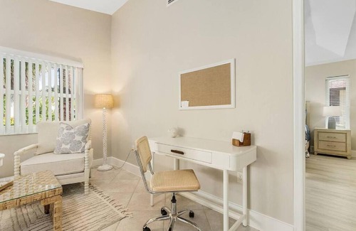 Central Naples Casa | Naples Golf Front Lux Pool Home