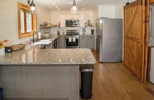 Naples Cabina | Naples Hideaway-Hot tub, private, unforgettable!