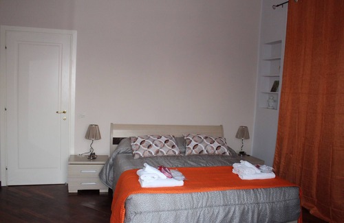 Naples City Centre Apartamento | NAPLES HISTORICAL CENTER APARTMENT, IN VIA DUOMO!