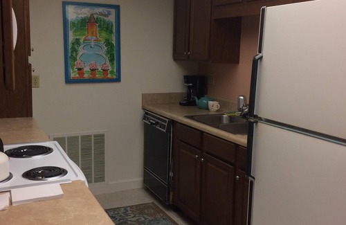 East Naples Condominio | Nuevo listado - precios de introducción! Actualizado 2 dormitorios, 2 baños condominio en la hermosa Nápoles!