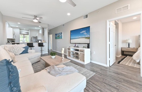 Naples Condominio | Naples lake view condo at Lely golf resort!