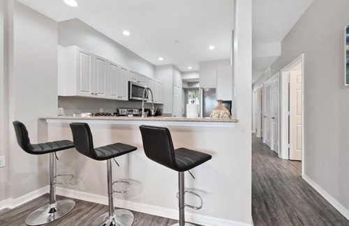 Naples Condominio | Naples lake view condo at Lely golf resort!