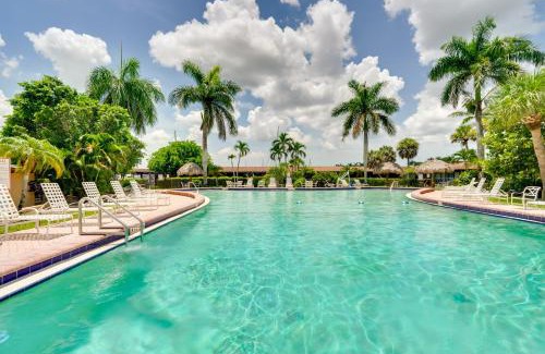 Naples Apartamento | Naples Oasis with Screened Porch and Tennis Court!