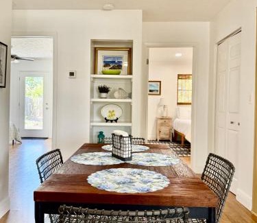 Naples Park Casa | Naples Park Cottage 106th 6 blocks off ocean