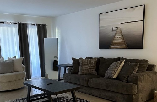 Palm River Estates Condominio | Naples R&R