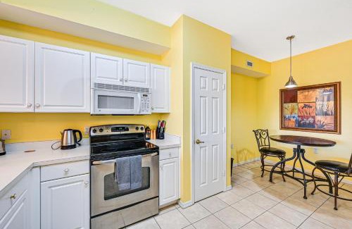 Naples Casa | Naples Resort Townhome with Screened Patio!