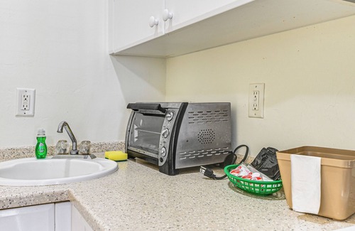 Naples Condominio | Naples Retreat w/ Screened Porch + Charcoal Grill