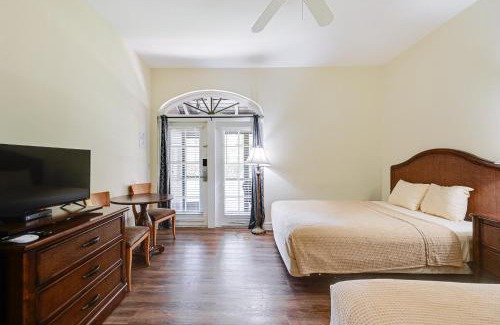 Naples Apartamento | Naples Studio with Canal Access!