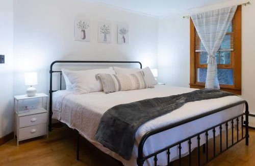 Naples Casa | Naples Village Retreat - Heart of the Lakes Region