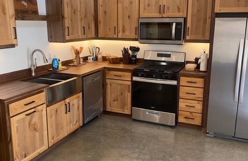 McIntosh County Cabina | Napoleon Cottage: Lakefront Stay on Dry Lake, ND - Beach, Sauna, Pontoon & More