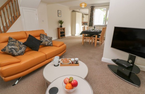 Connor Downs Cabaña | NAPPERS COTTAGE, pet friendly, with a garden in Connor Downs