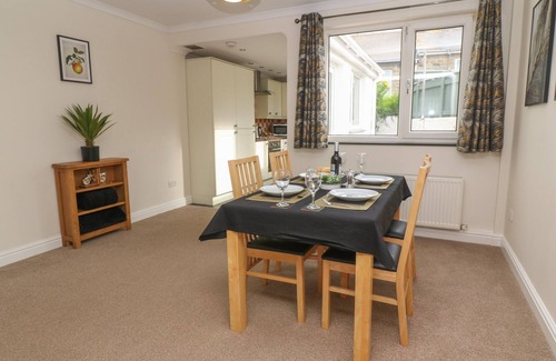 Connor Downs Cabaña | NAPPERS COTTAGE, pet friendly, with a garden in Connor Downs